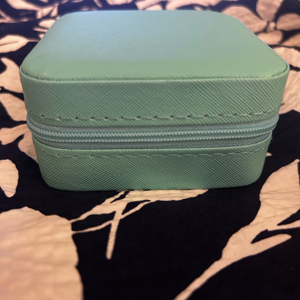 SOLD OUTTiffany blue travel Jewelry Box Free with purchase *while supplies last - Picture 1 of 6